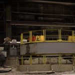 ЧерМК запускает в работу стенд ломки футеровки сталеразливочных ковшей