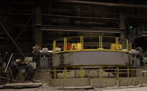 ЧерМК запускает в работу стенд ломки футеровки сталеразливочных ковшей