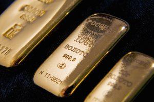 Стоимость золота опустилась ниже 1700 долларов за унцию