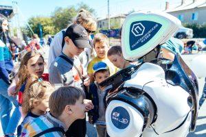 Больше тысячи человек посетили фестиваль науки и технологий ОМК в Челябинске