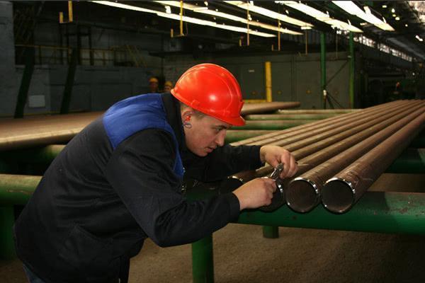 На СинТЗ состоялись молодежные конкурсы профмастерства среди вальцовщиков и резчиков труб и заготовок