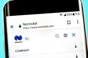 "Норникель" сохранит долгосрочные инвестпланы, несмотря на "аномальные явления"