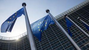 Еврокомиссия призвала ускорить "зеленые" энергетические реформы в ЕС