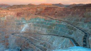 Крупнейший медный рудник в Перу приостановил работу