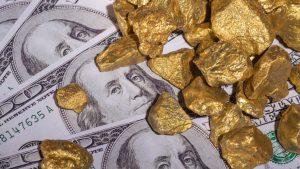 Золото незначительно растет в цене на фоне инфляции в США