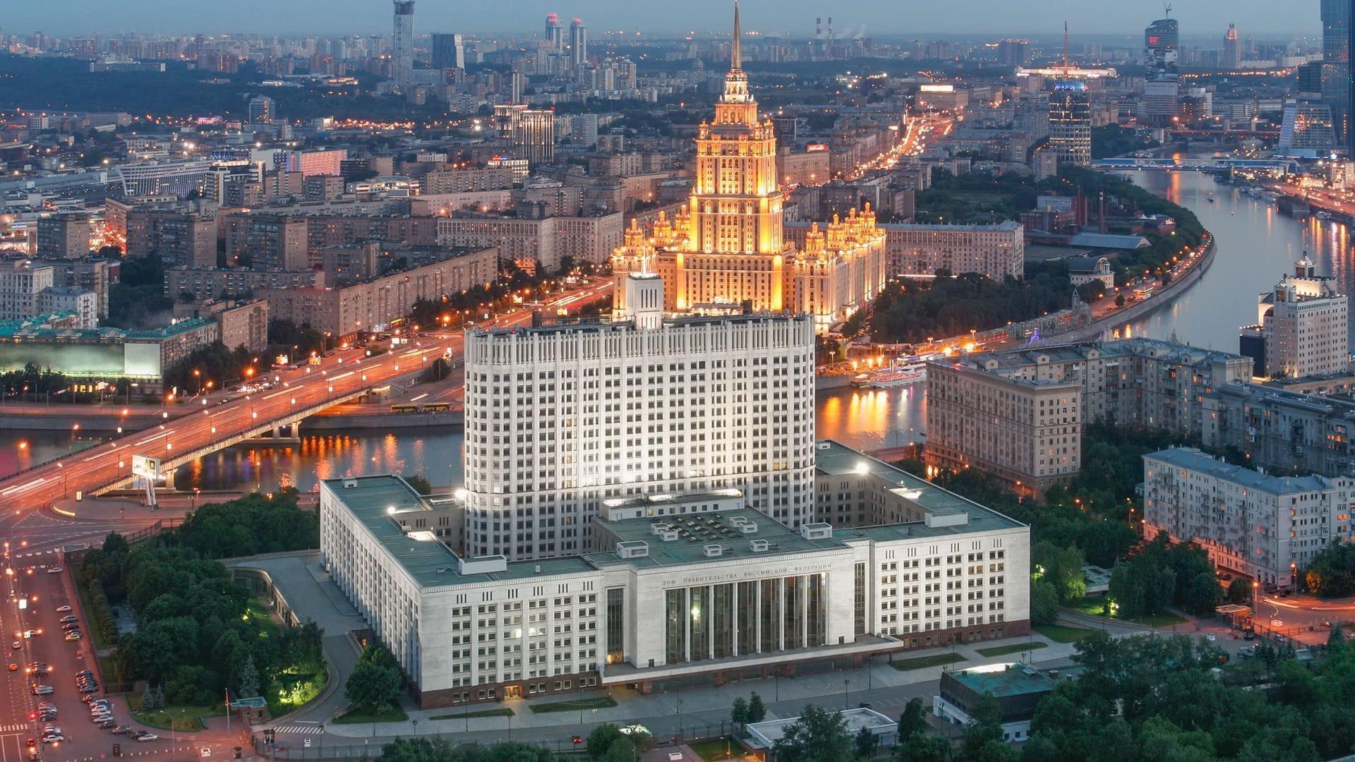 Белый дом (здание правительства РФ В Москве). Архитектор д.н. Чечулин