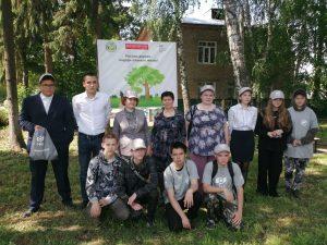 Волонтеры экологического движения ОМК озеленили сквер в Благовещенске